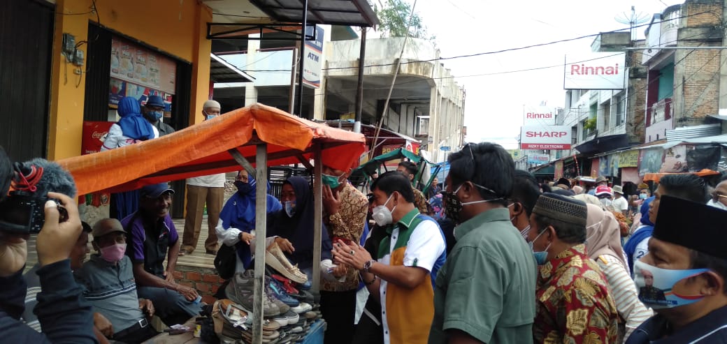 Blusukan ke Pasar, Syafril Bikin Heboh Pedagang