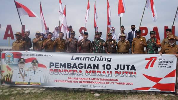 Pemkab Kerinci: Bupati Kerinci H.Adirozal Gelar Launching Pembagian 10 Juta Bendera Merah.