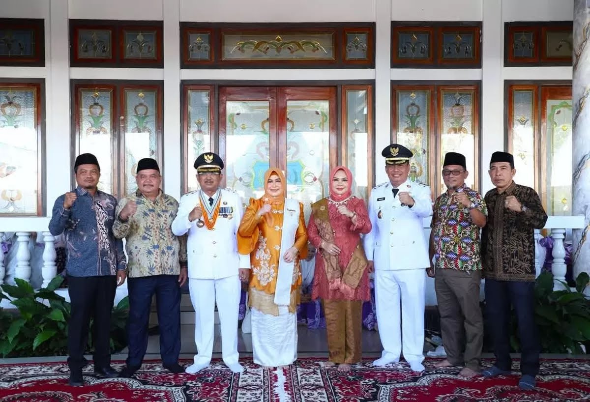 Ketua dan Anggota DPRD Sambut Kedatangan Bupati dan Wakil Bupati Tanjab Barat