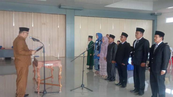 Mewakili Pj Bupati, Sekda Zainal Efendi Lantik Enam Pejabat Pemkab Kerinci