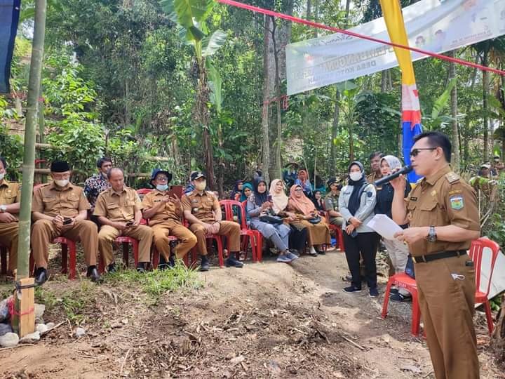 Wako Ahmadi letakkan batu pertama pembanguann TPS 3R desa Koto Tengah