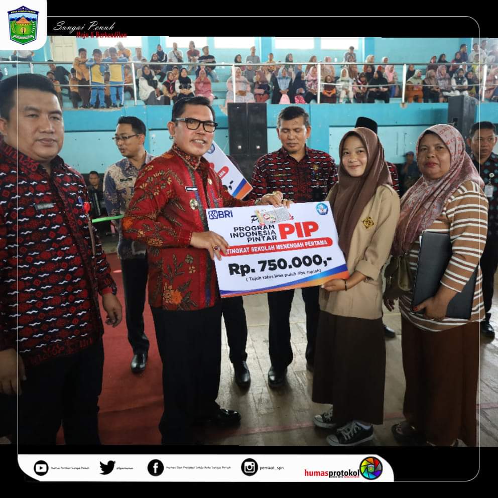 Wako Ahmadi Salurkan Beasiswa PIP Tahap II