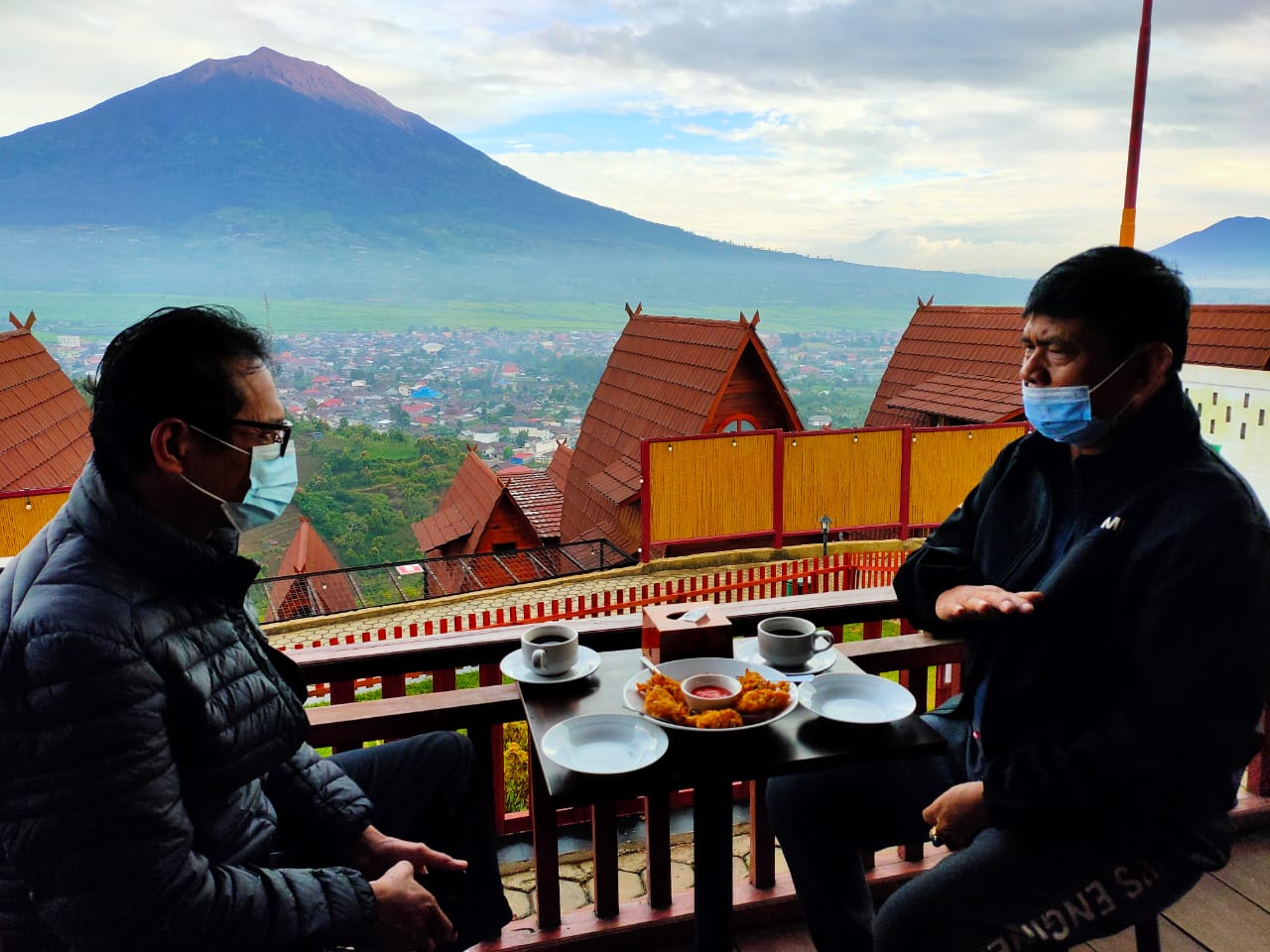 Ngopi Bareng Di Kerinci, Safril Nursal dan Irwan Prayitno Ngobrol Pilkada Dan Pariwisata Jambi-Sumbar