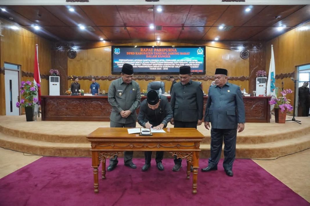 DPRD Tanjung Jabung Barat Gelar Rapat Paripurna Bahas Raperda Rencana Pembangunan Industri 2025–2045