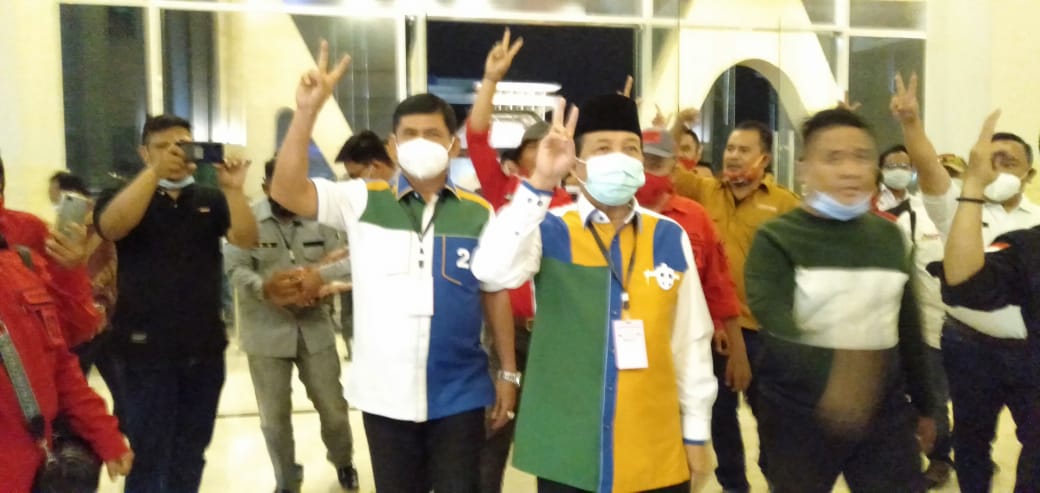 Tiba Di Lokasi Debat, Syafril Kompak Gunakan Ini Bersama Fachrori.