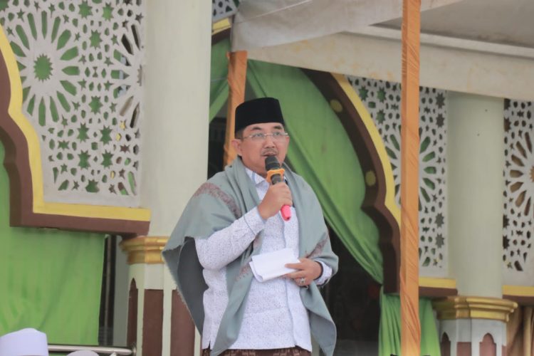 Bupati Tanjab Barat Hadiri Peringatan Isra Mikraj Nabi Muhammad SAW 1445 H di Masjid Nurul Jami Kelurahan Patunas