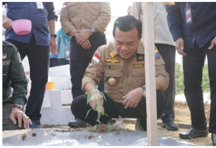 Tanam Cabai Bersama Warga Giriwinangun Tebo Ilir, Al Haris Ajak Tanami Lahan Kosong