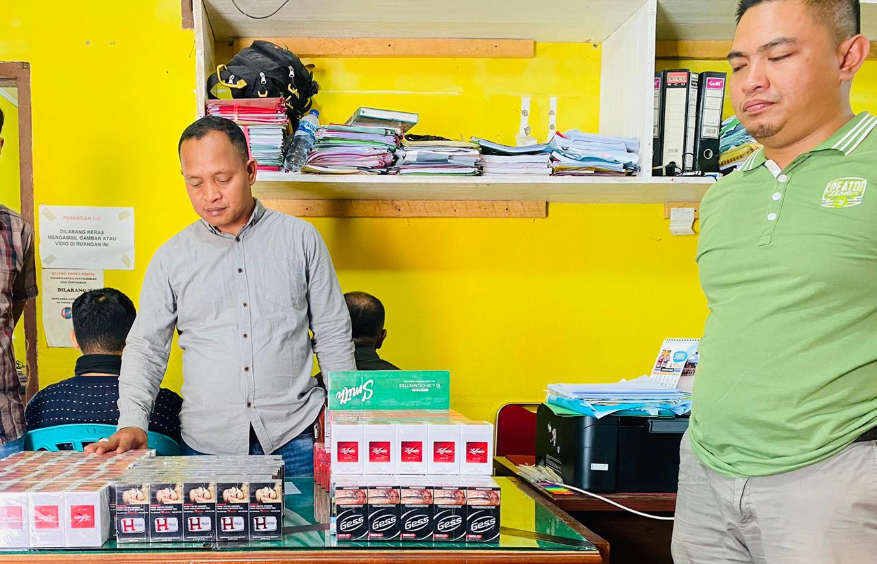 Polisi Tangkap 2 Orang Pria Diduga Pemasok Rokok Ilegal di Kerinci