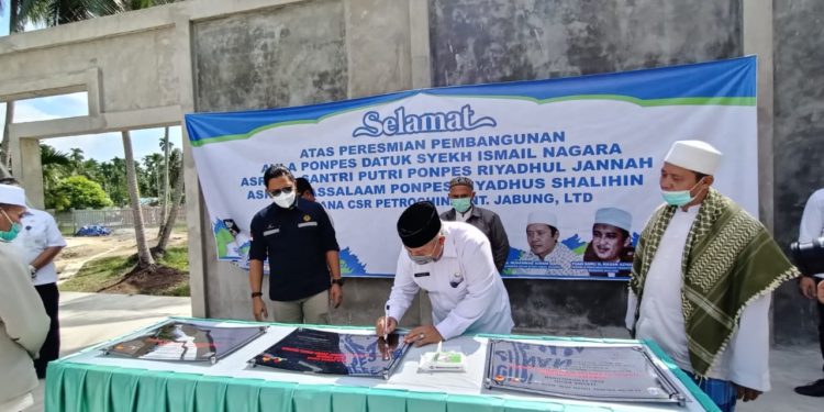 Safrial Resmikan Pembangunan Pondok Pesantren