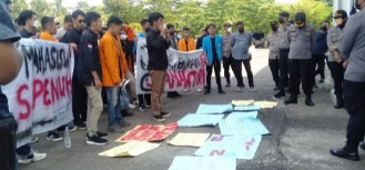 Mahasiswa Kerinci-Sungai Penuh Datangi DPRD, Tuntut Realisasi Jambi Mantap : Minta Tolong Nian Wo