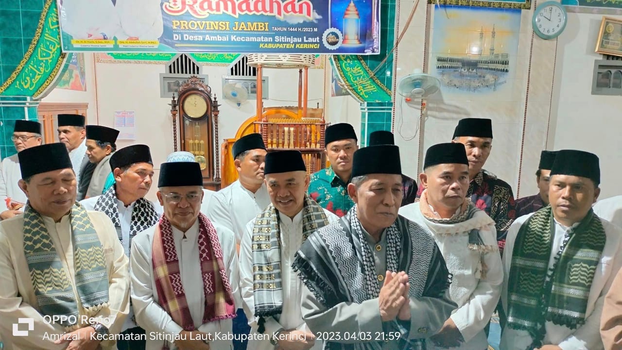 Bupati Kerinci Dr. H. Adirozal, M.Si safari Ramadhan di Masjid At Taqwa Desa Ambai Kecematan Setinjau Laut.