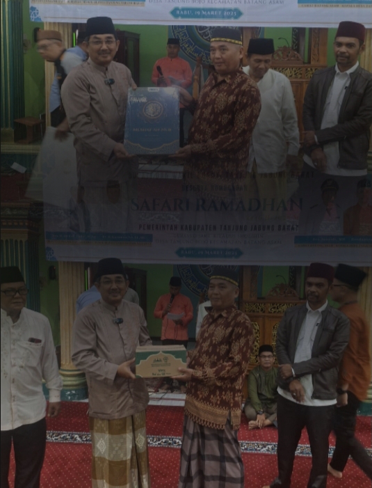 PD DMI Tanjab Barat Kembali Berikan Bantuan Paket Alat Kebersihan dan Al Qur'an Ke Masjid Jami' Riyadus Sholihin 