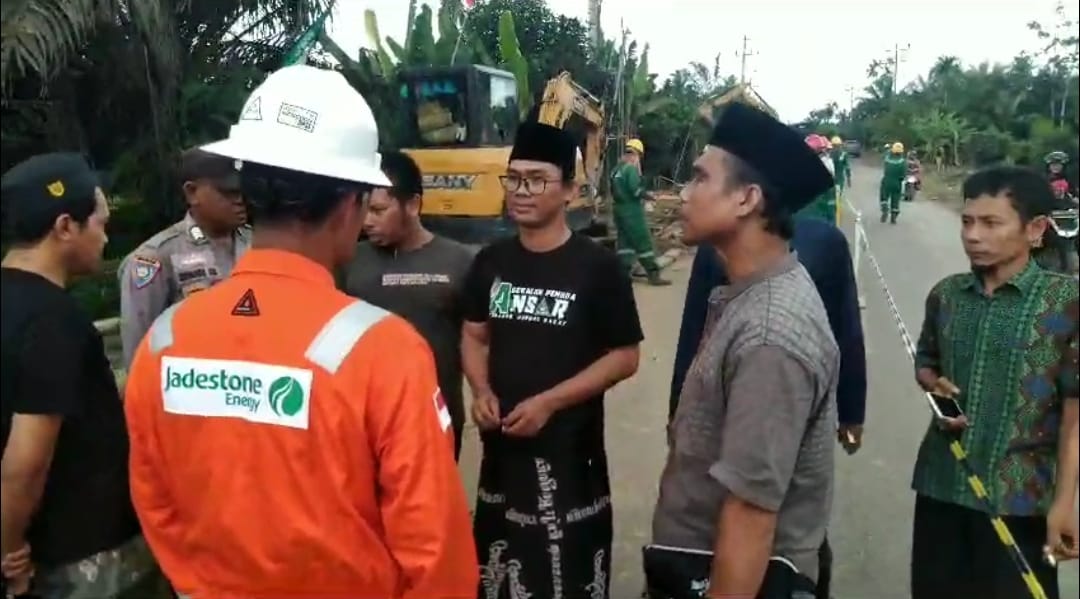 Sejumlah Warga Bram Itam Raya Menuntut Keadilan Terkait Proyek Pemasangan Pipa Gas