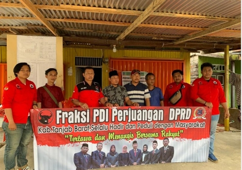 Fraksi PDI Perjuangan Tanjab Barat Berikan Bantuan Untuk Korban Kebakaran