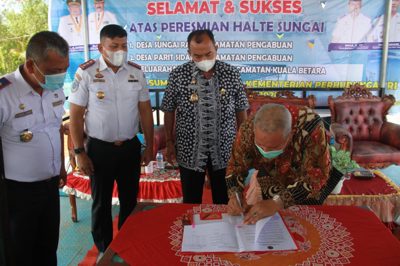 Bupati Resmikan 3 Unit Halte Sungai