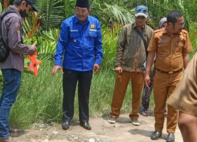 Cek kondisi Jalan, Bupati Blusukan Dari Lorong ke Lorong