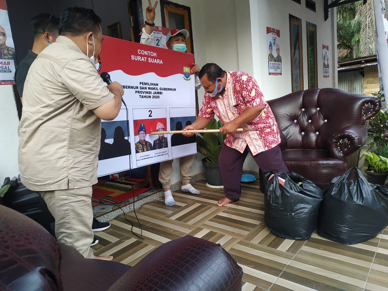 Warga Desa Maro Sebo Ilir tidak mau kalah dengan Desa Aro Ikuti Simulasi Pencoblosan Paslon Fachrori- Syafril