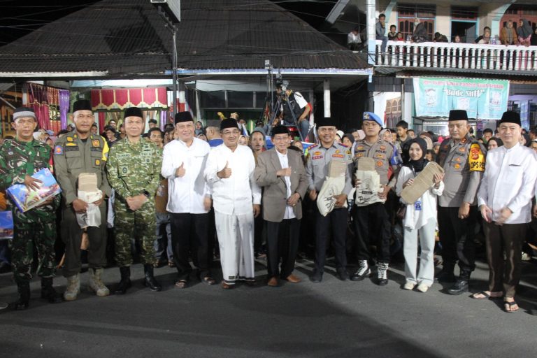 Ribuan Warga Antusias Ikuti Malam Terakhir Festival Arakan Sahur 2026