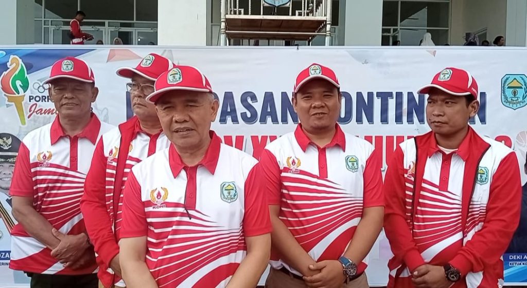 Lepas Kontingen Kerinci untuk Porprov Jambi ke XXIII, Ini Pesan Bupati Adirozal