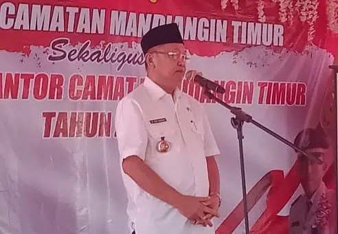 Bupati didampingi Wabup Sarolangun Hadiri Hari Jadi ke-1 Kecamatan Mandiangin Timur