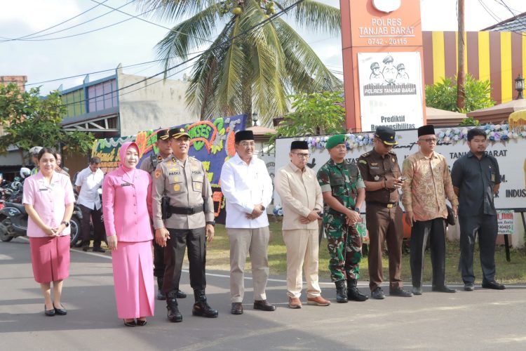 Bupati Anwar Sadat Hadiri Serah Terima Jabatan Kapolres Tanjab Barat