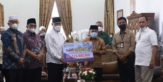 Al Haris Serahkan Bantuan Untuk Korban Gempa Persaman Barat 