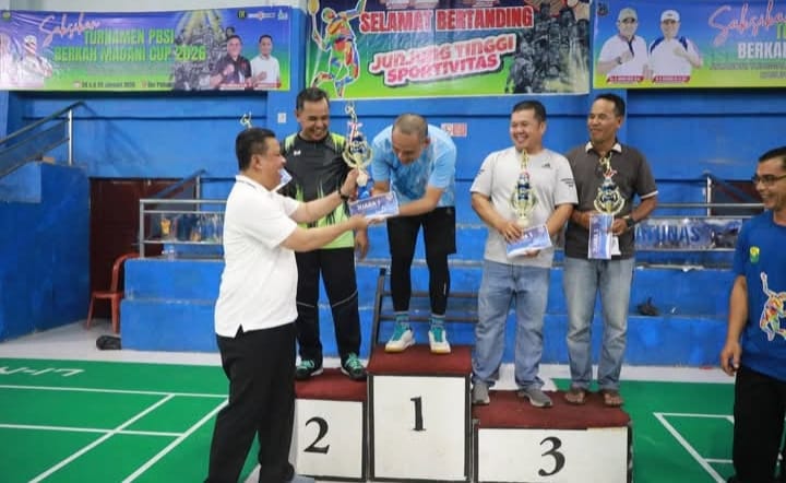 Wabup Tanjabbar Tutup Turnamen Bulutangkis Berkah Madani Cup 2026