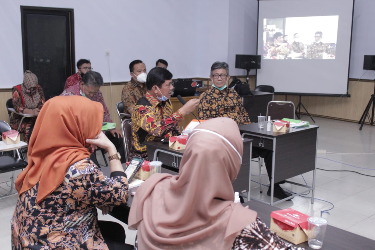 Syafril Puji Pemaparan Ujian Disertasi Sesraria Yuvanda 