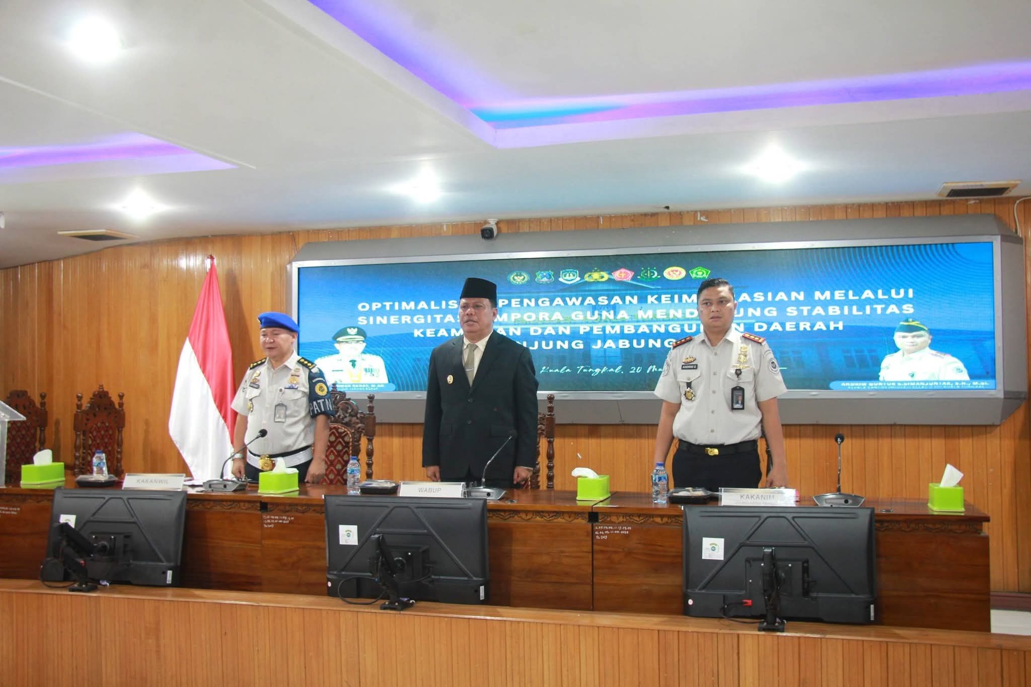 Wabup Katamso Buka Rapat Timpora, Tekankan Sinergi Pengawasan Orang Asing di Tanjab Barat