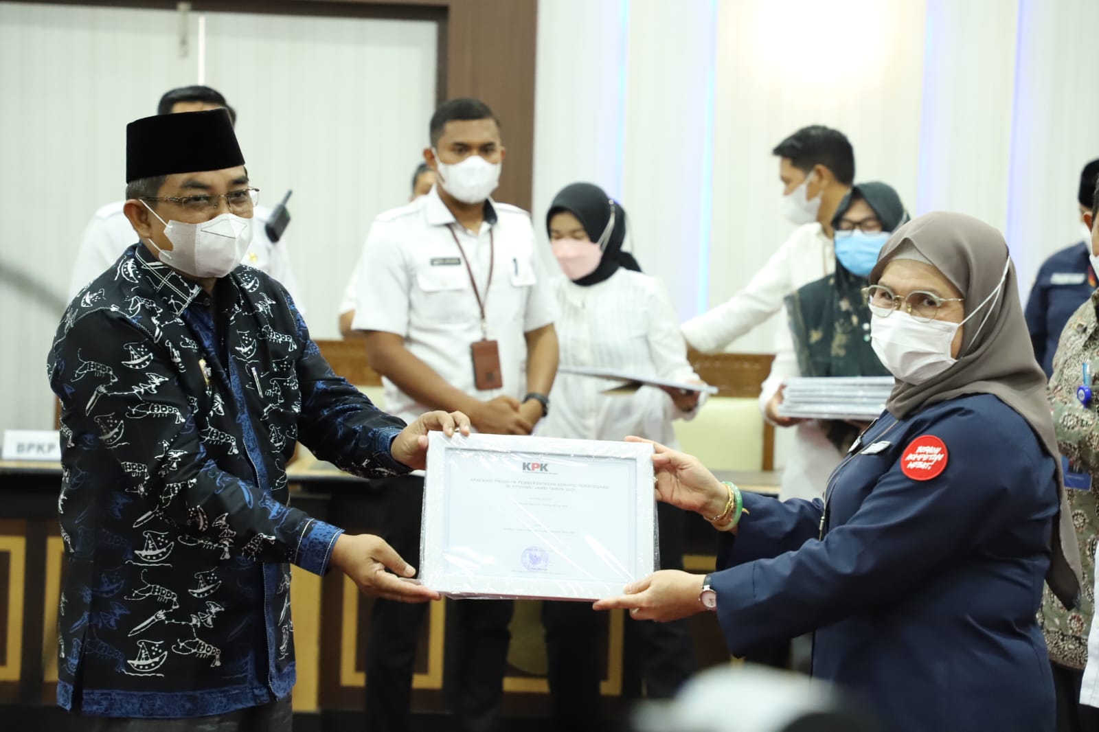 Kembali Raih Prestasi, Bupati Tanjabbarat Anwar Sadat Terima 3 Piagam  Penghargaan Dari KPK RI