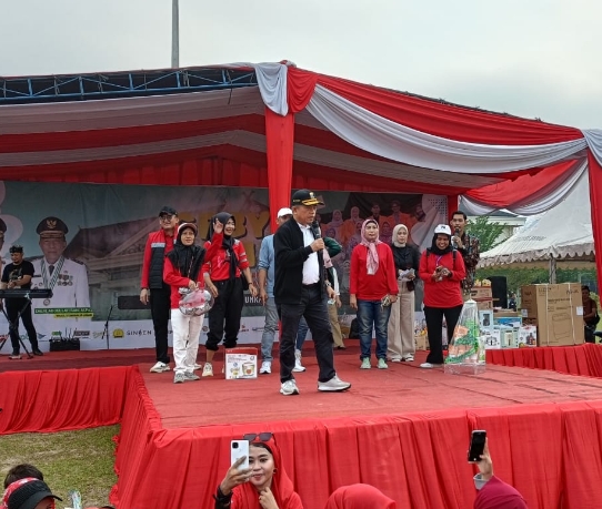 Gubernur Provinsi Jambi, Dr. H. Al Haris, S.Sos, M.H, menyambut kepulangan jemaah haji Provinsi Jambi di Asrama haji jambi (21/07/2024). Setelah mengikuti serangkaian acara seremonial penyambutan, Gub