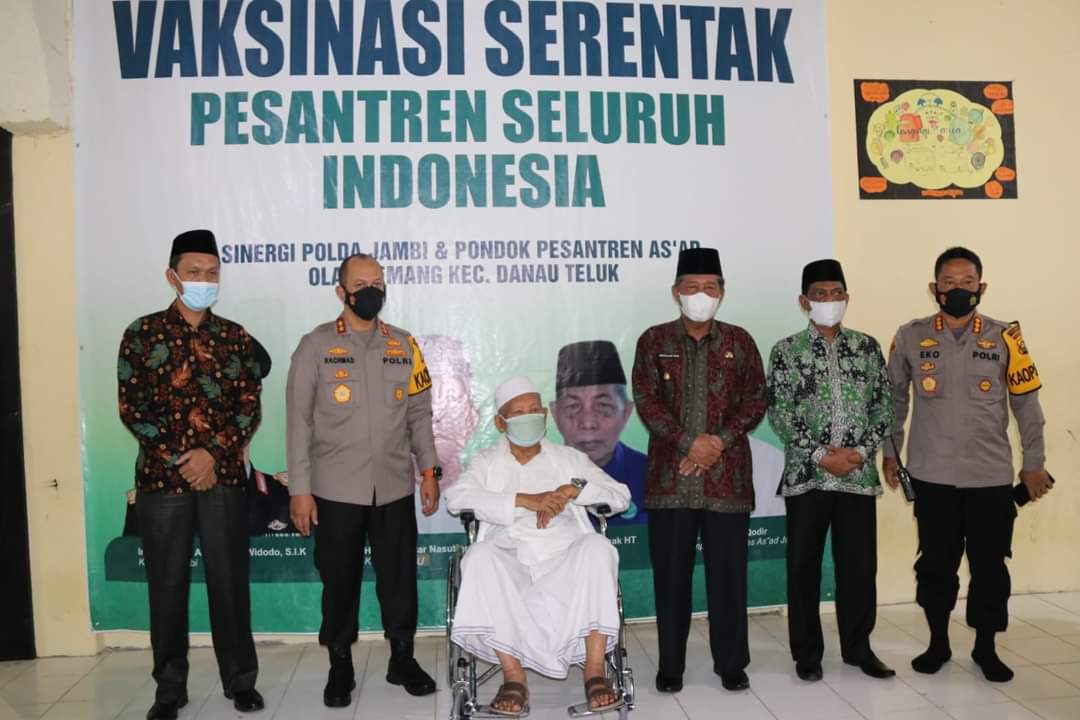 Tinjau Vaksinasi Massal Di Ponpes As'ad, Wakil Gubernur Jambi: Insya Allah vaksin ini aman dan Halal