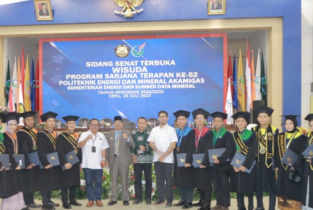 Bupati Hadiri Prosesi Wisuda Program Sarjana Terapan Ke-52 Politeknik Energi dan Mineral serta Akademik Minyak dan Gas