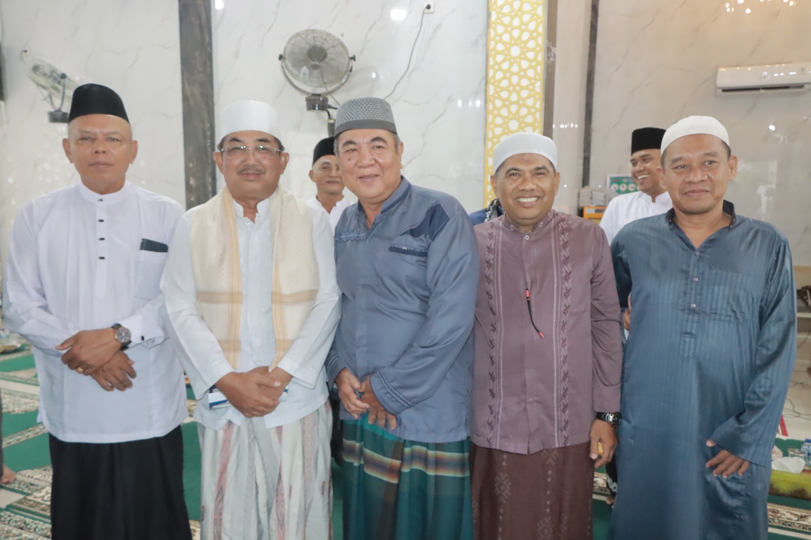 Bupati Tanjung Jabung Barat Tebar Kebaikan di Safari Subuh