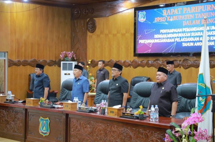 Ketua DPRD Tanjab Barat Pimpin Rapat Paripurna Dalam Rangka Pembahasan Pertanggungjawaban APBD 2024 Dan RPJMD 2025-2029