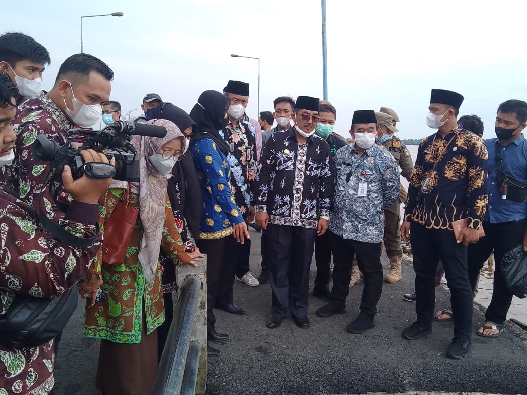 Jelang Bulan Puasa, Bupati Tanjab Barat Sidak Harga Bahan Pokok Di Pasar Tradisional Kualatungkal. 