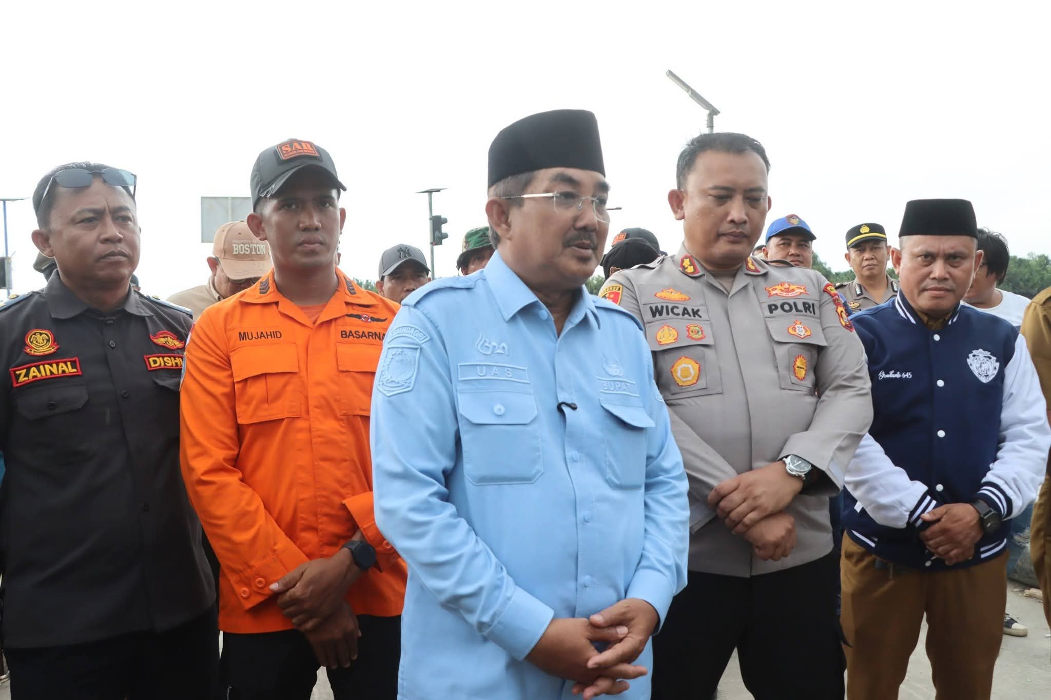 Bupati Anwar Sadat dan Kapolres Tinjau Pencarian Dua Korban Hilang di Sungai Landak, Operasi Terus Dilanjutkan