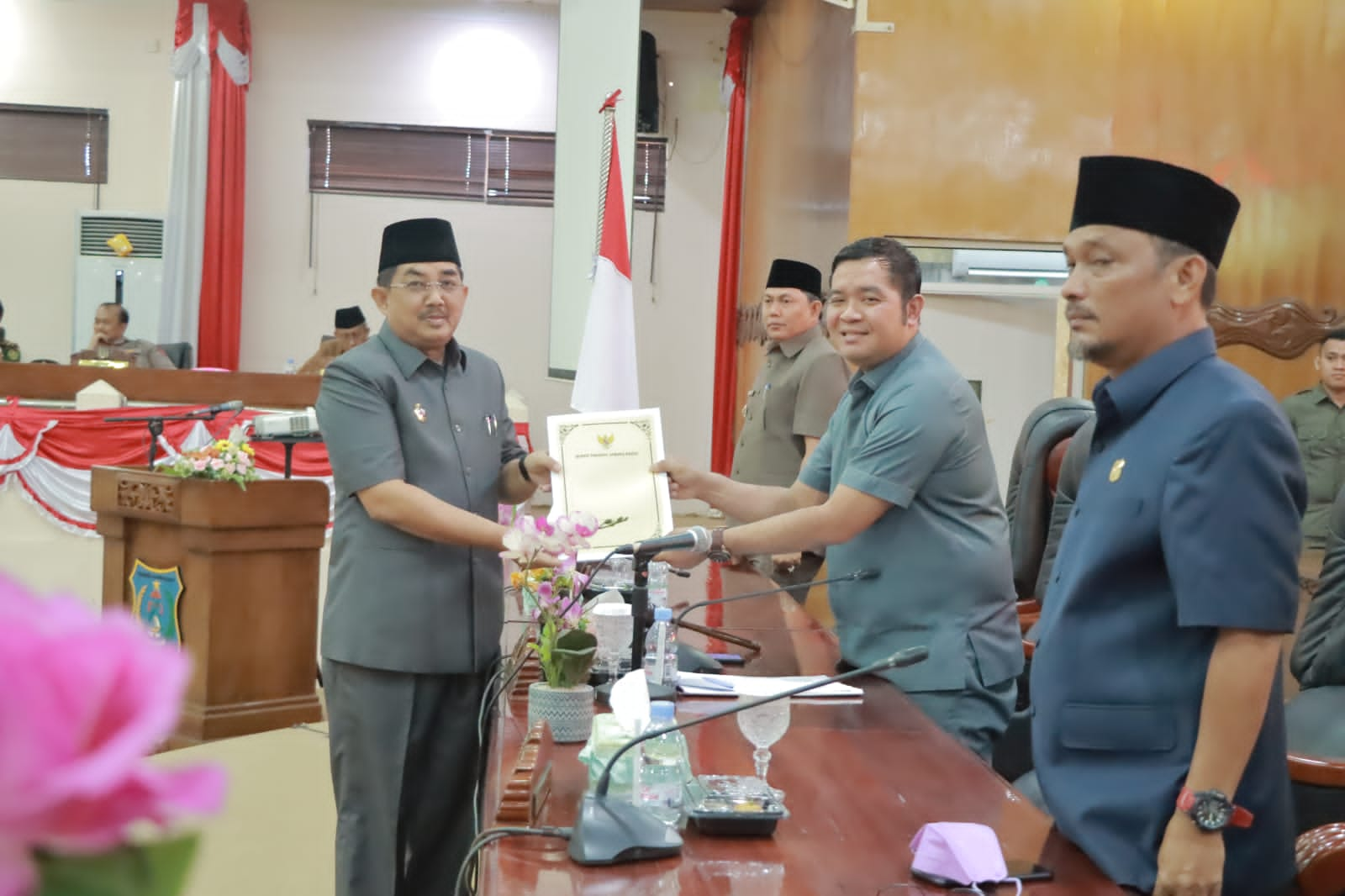 Bupati Anwar Sadat Hadiri Rapat Paripurna DPRD Tanjab Barat 